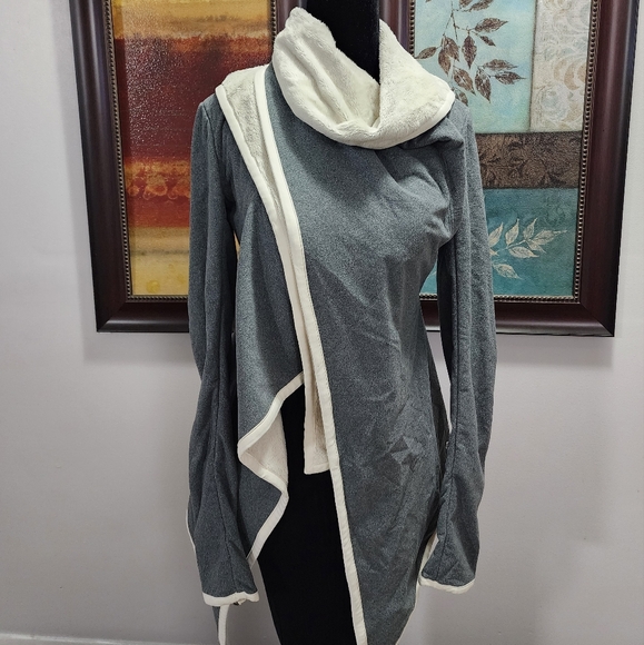Lululemon wrap jacket - Picture 2 of 5
